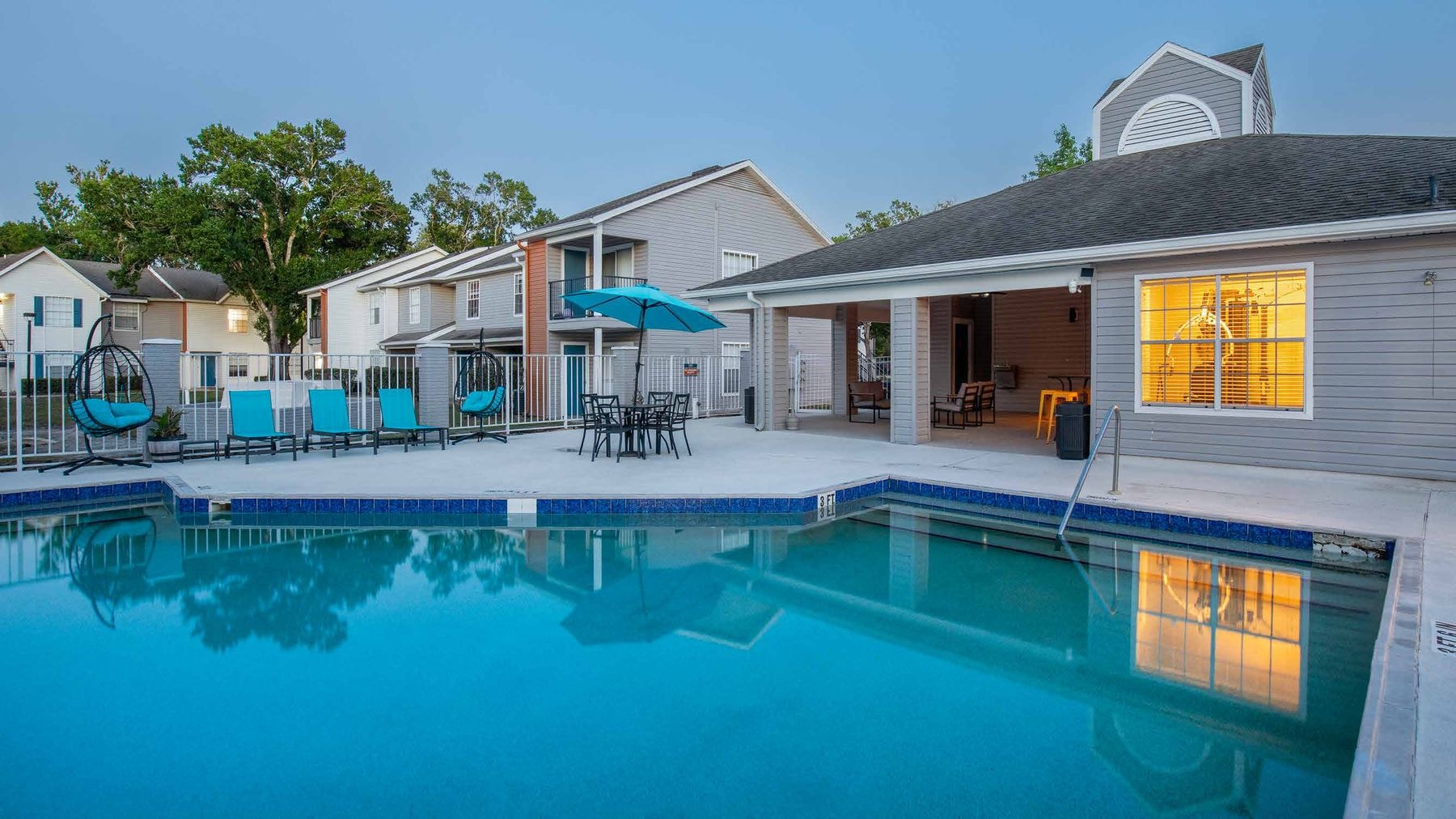 Vista at Winter Park pool and sundeck